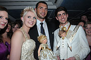 Prinzenpaar mit Käthe Kruse Puppe und Wladimir Klitschko (©Foto: Ingrid Grossmann)